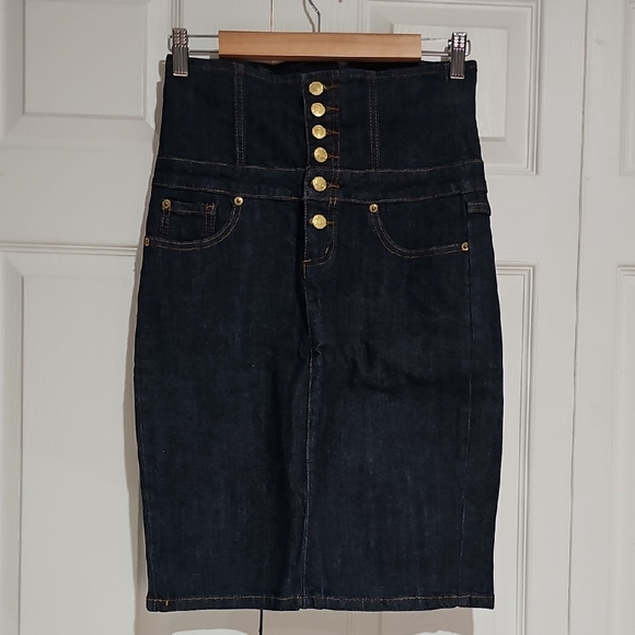 Wet Seal Dresses & Skirts - Wet Seal High-Waisted Button-Front Denim Skirt (Size 7)